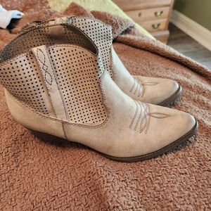 Very Volatile short boots